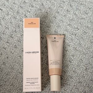 laura mercier Tinted Moisturizer - Porcelain (light beige/cream)